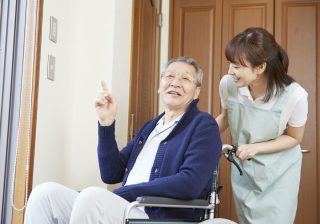 高齢者看護のデジタル化が進む中国 事業に政策的な追い風も