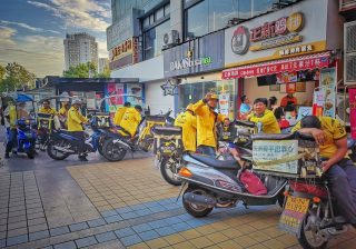 フードデリバリー向け配達員を派遣する「趣活」がナスダック上場へ 大株主にはバイドゥとソフトバンク