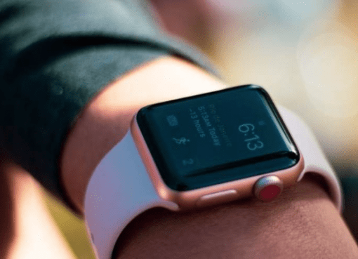 アップル、Apple Watchをより薄く　動くバッテリーを利用した振動機能で特許取得