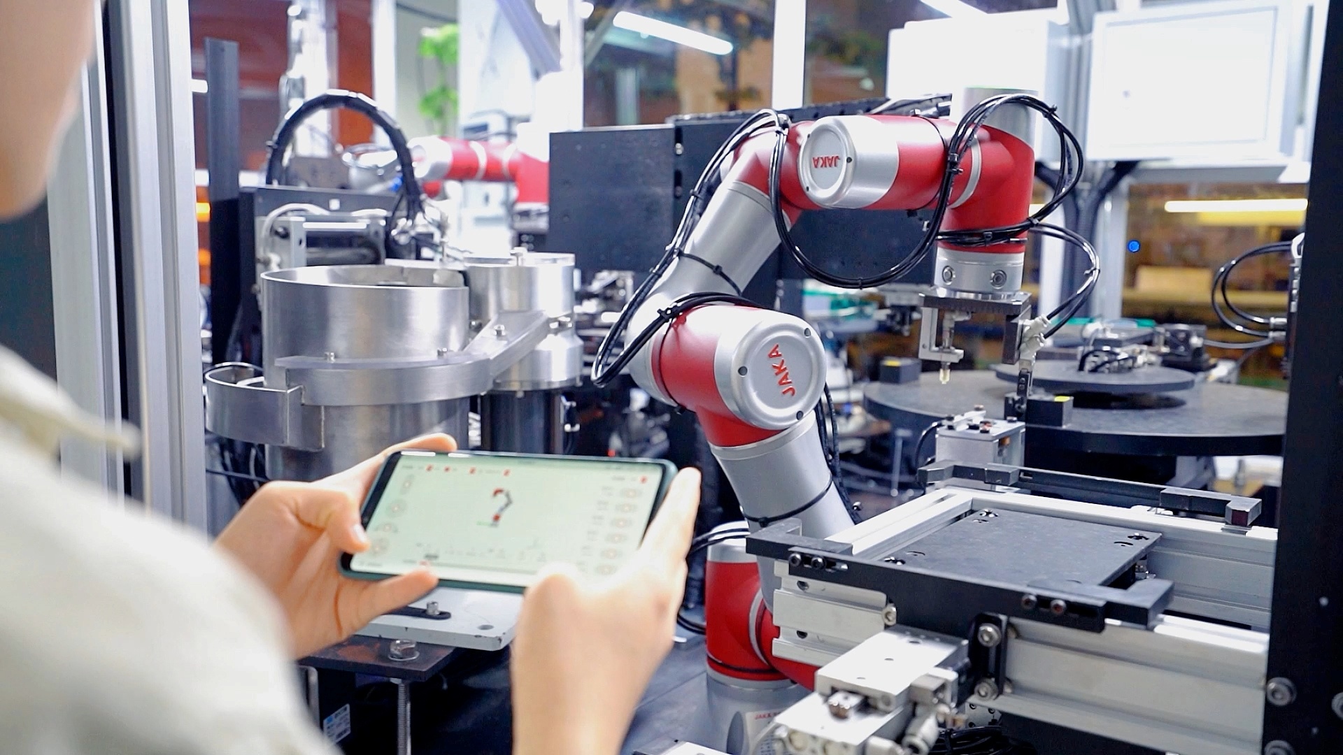 台頭する中国産業用ロボット、海外大手の独占打破にはまだ力不足 36Kr Japan 最大級の中国テック・スタートアップ専門メディア