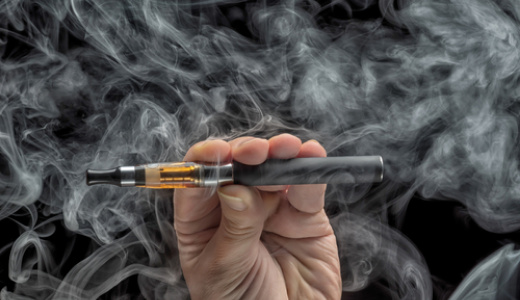 「新型タバコ」へ相次ぐ参入、中国版「Juul」は現れるのか