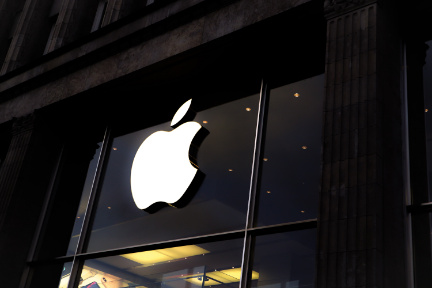 新サービスを相次いでリリースしたアップル、iPhone依存体制から脱却できるか