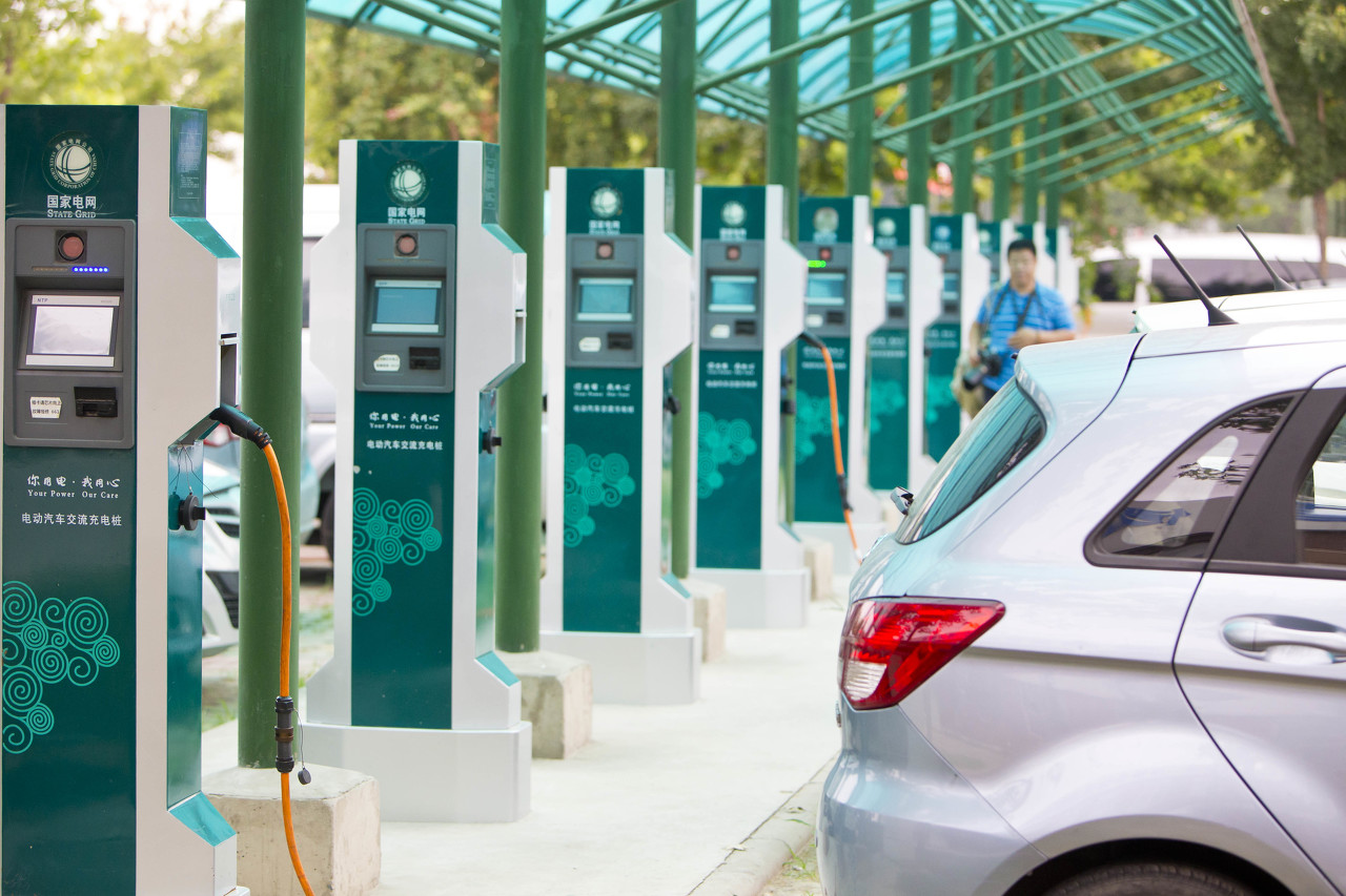 中国EV充電スタンド事業が苦境　自動車メーカーが相次いで撤退か相互利用へ