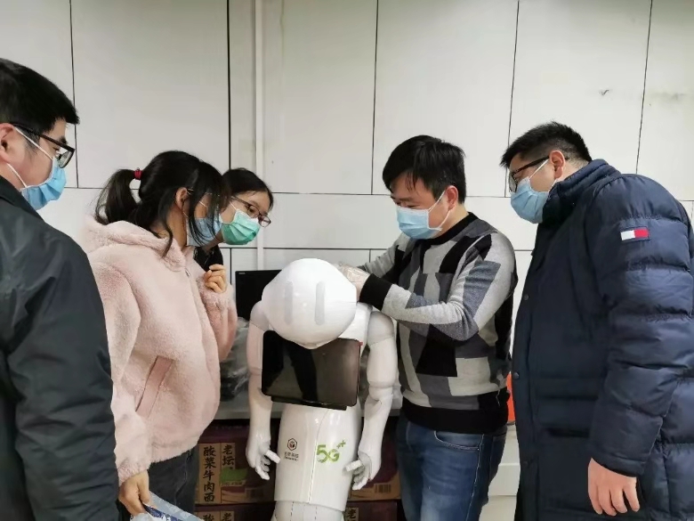新型肺炎と戦う武漢、スマート医療ロボットの活用が広がる