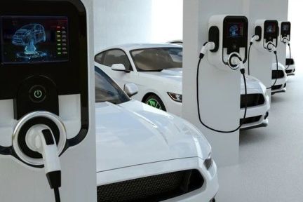 独自動車アウディ：約119億円を投資、2022年までに充電ポール4500本を設置