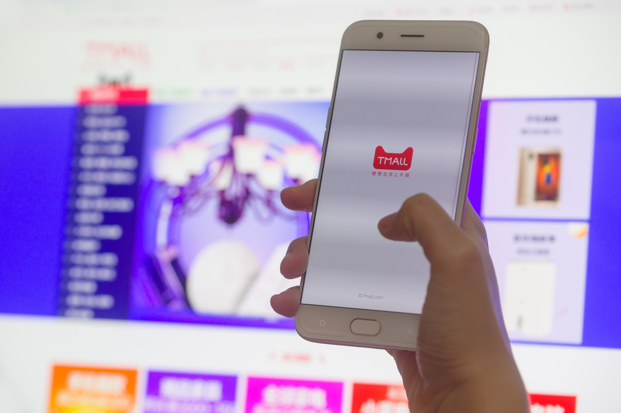 PRADAやCartierなど海外ハイブランドの中国EC参入相次ぐ　新型コロナの影響大