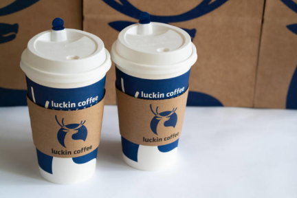 不正会計公表後の「luckin coffee」アプリ　ダウンロード数爆上げ
