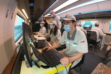 中国、時速600キロの高速磁気浮上リニア試作列車　テスト走行に成功
