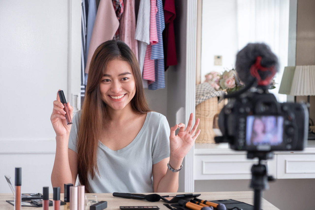 Vlog時代到来　アリババなどネット大手が相次ぐ新規アプリ開発　目指すは中国版YouTube？