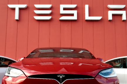 テスラがトヨタを時価総額で上回り、世界で最も価値のある自動車メーカーに