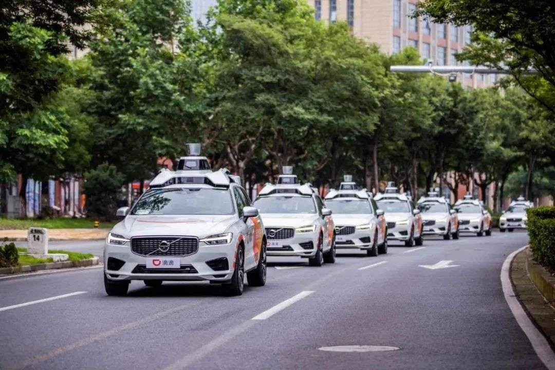  「中国版Waymo」の座を狙う、滴滴と百度　自動運転分野で頂上決戦へ