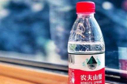 中国飲料メーカー「農夫山泉」上場後に株価が急騰　好調の要因に迫る