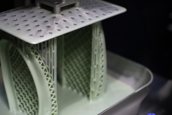 高分子新素材で3Dプリントの可能性を切り拓く中国、靴インソールの日産は1万足へ