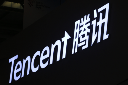 テンセント、1万人の従業員に26万円のファーウェイ製スマホをプレゼント