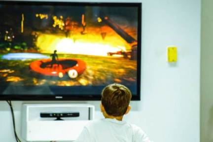 OPPO系列で新技術搭載のスマートTVをリリース、QLEDディスプレイを超える圧巻の視覚効果