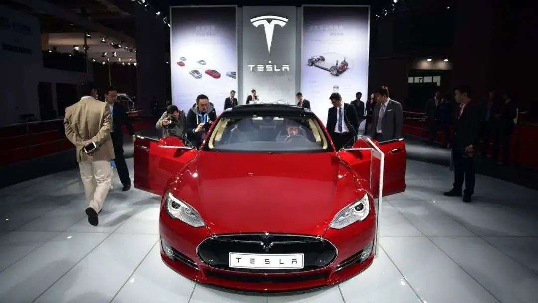 テスラ、10％人員削減・世界で採用停止か　中国では依然採用情報公開　