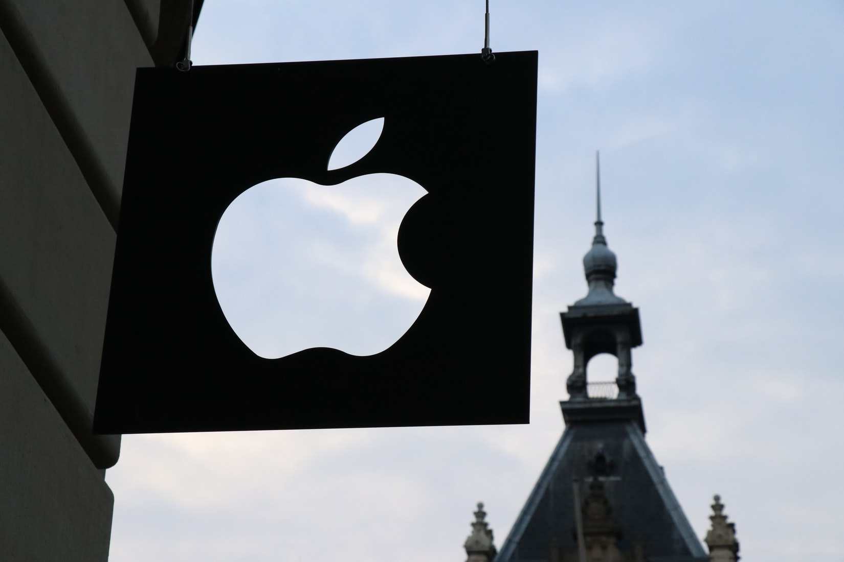 アップル、自動運転を可能にする自律航法システムの特許を取得