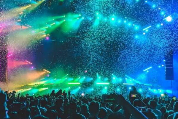 バーチャルコンサートで音楽業界の未来を創る米「ウェーブ」、テンセントミュージックと戦略提携
