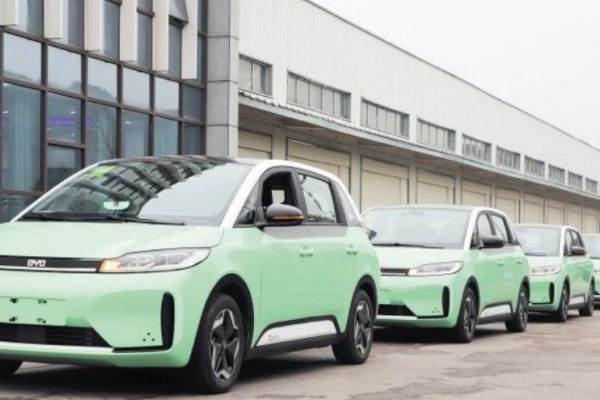 DiDi、ネット配車用EV「D1」の公道テストを開始　12月中にも運用
