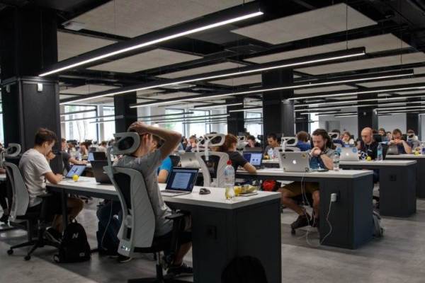 中国で仕事の満足度調査、IT業界はワースト3入り