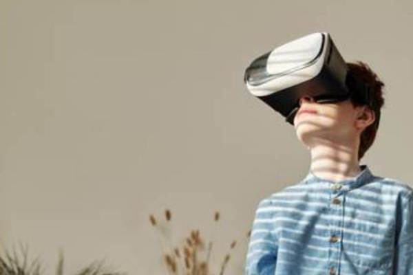コロナ特需で再注目のVR業界、起死回生の糸口は