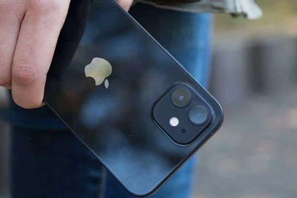 狭くなるベゼルに120Hz対応ディスプレイ　iPhone 13のリーク情報まとめ