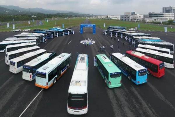 中国の自動運転バスがフランス初進出　パリでの試験走行許可を取得