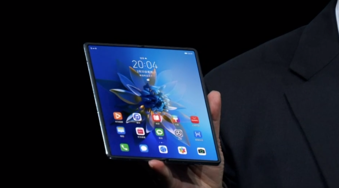 ファーウェイ、3代目の折りたたみスマホ「Mate X2」を発表　高額の30万円でも予約殺到