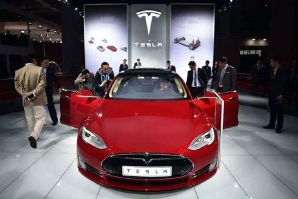 テスラ、中国で28万5520台リコール　車間距離制御の不具合で