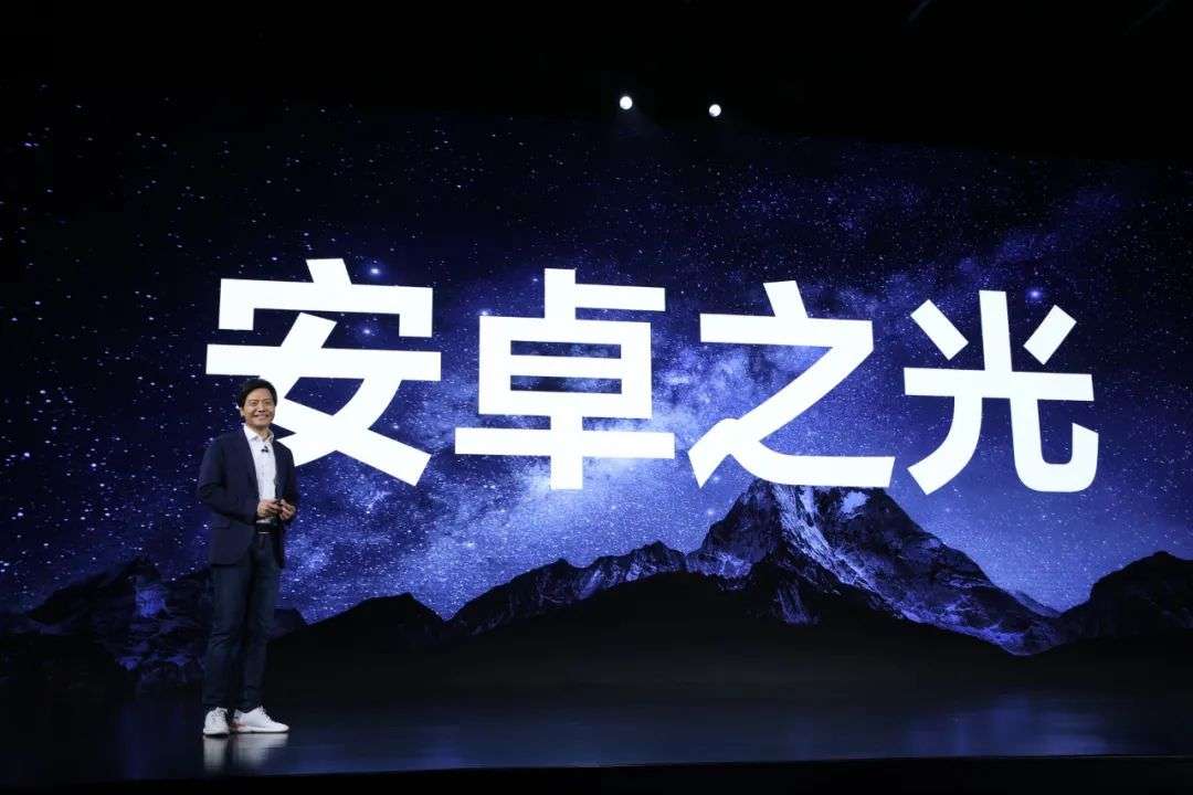 首位陥落のファーウェイを猛追　強気のシャオミ、ハイエンド路線を鮮明に