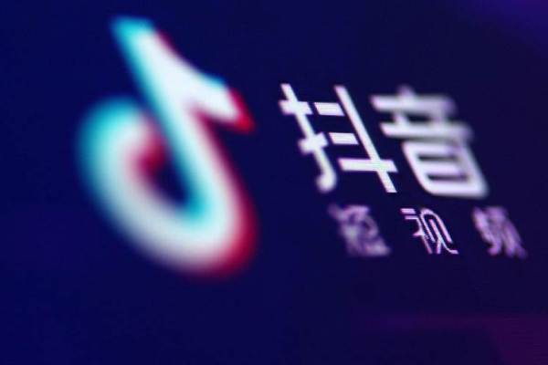 TikTok中国版「抖音」が新機能をテスト、複数ユーザーでのビデオチャットを実現