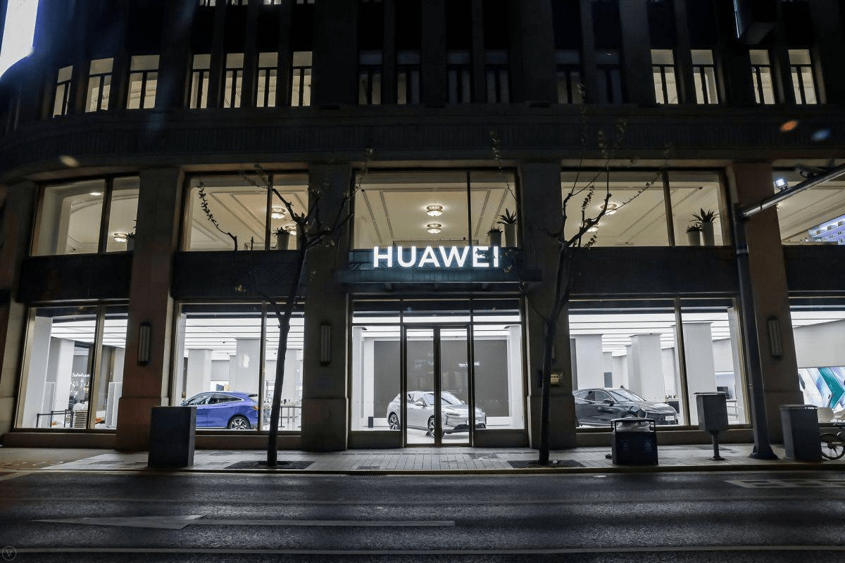 ファーウェイ、EV販売開始。スマホショップ5000店がショールームに