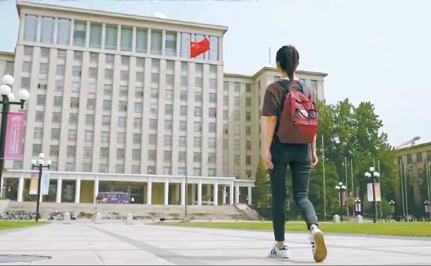 中国清華大に「バーチャル女子学生」が入学