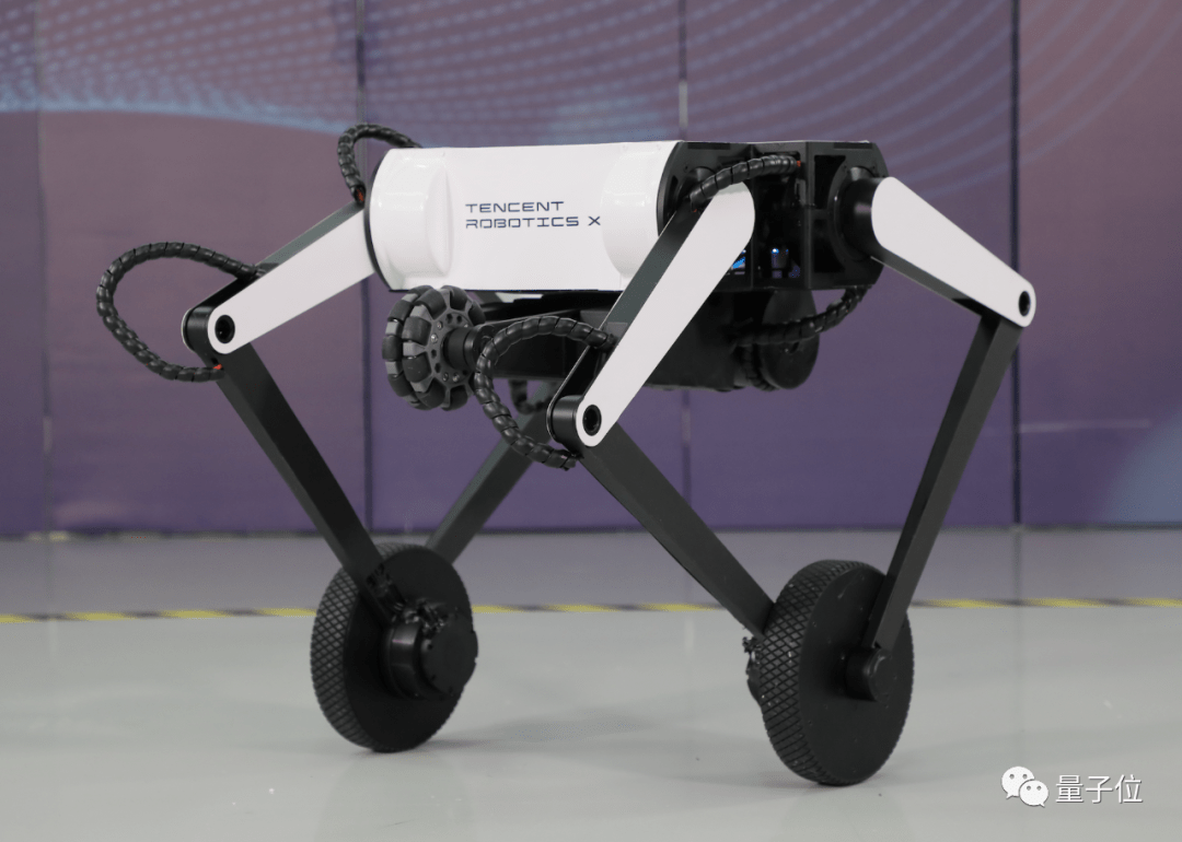 【動画あり】バク宙する二足ロボット「Ollie」、テンセントが開発