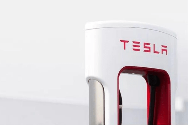 テスラ、太陽光発電＋蓄電統合型チャージャー・ステーションを上海に開設