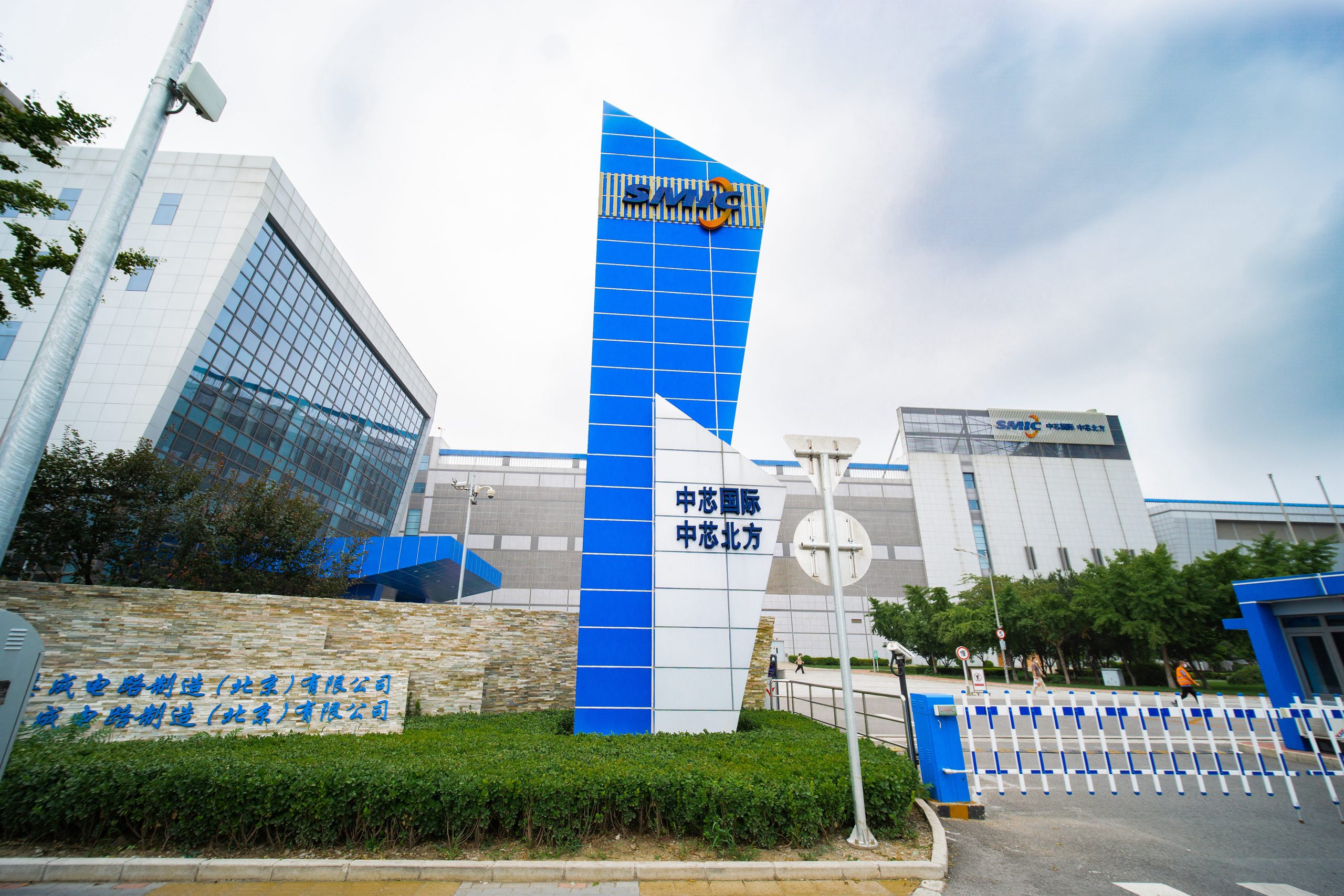 中国半導体大手SMIC、21年7〜9月期は2ケタの増収増益