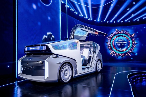 バイドゥ、自動運転コンセプトカー「ロボットカー」を披露