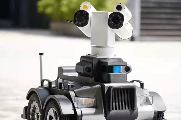 変電所の巡回検査をロボットが肩代わり、収集データ活用しデジタルツインにも意欲