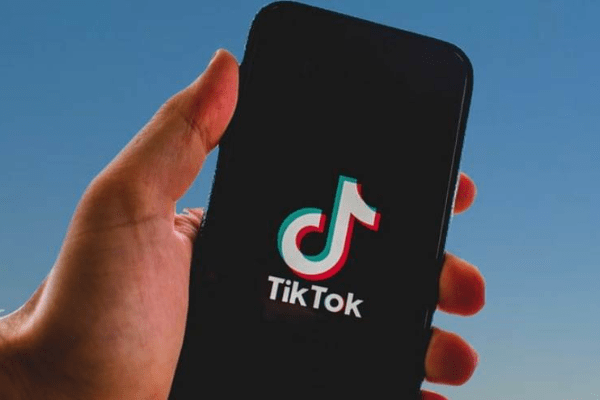 TikTokの月間平均視聴時間、米英でYouTubeを上回る