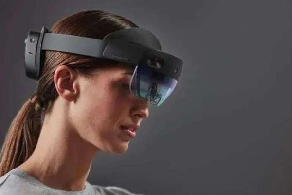 FacebookのVRヘッドセット、中国メーカーが部品供給