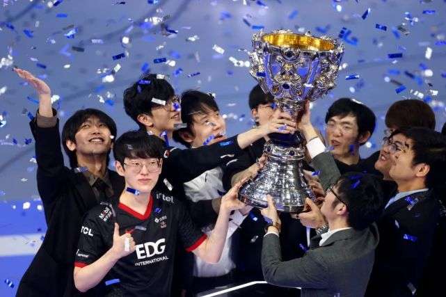LoL世界大会決勝　中国EDGが初優勝、韓国チームの連覇を阻止