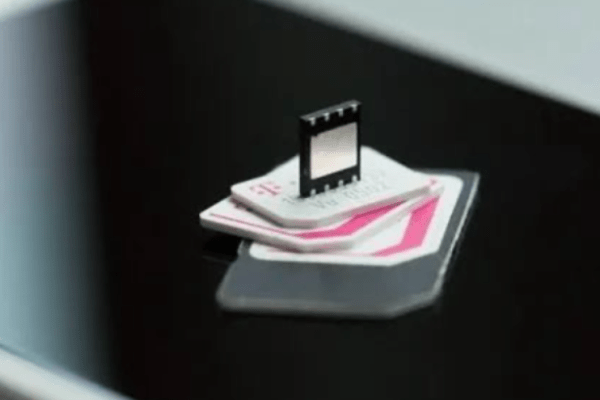 アップル、eSIM専用スマートフォンを来年リリースか
