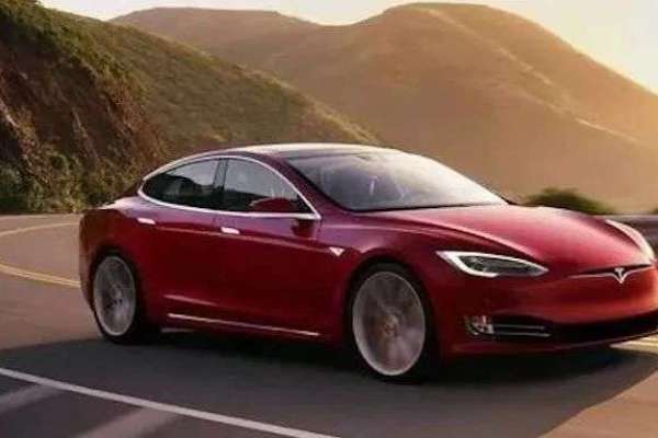 テスラ、21年の納車台数は100万台に迫る　中国市場が50％超
