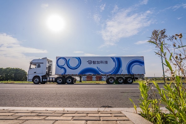 自動運転トラック「Plus」、越境物流「全球捷運」と提携　5年間で3000台投入
