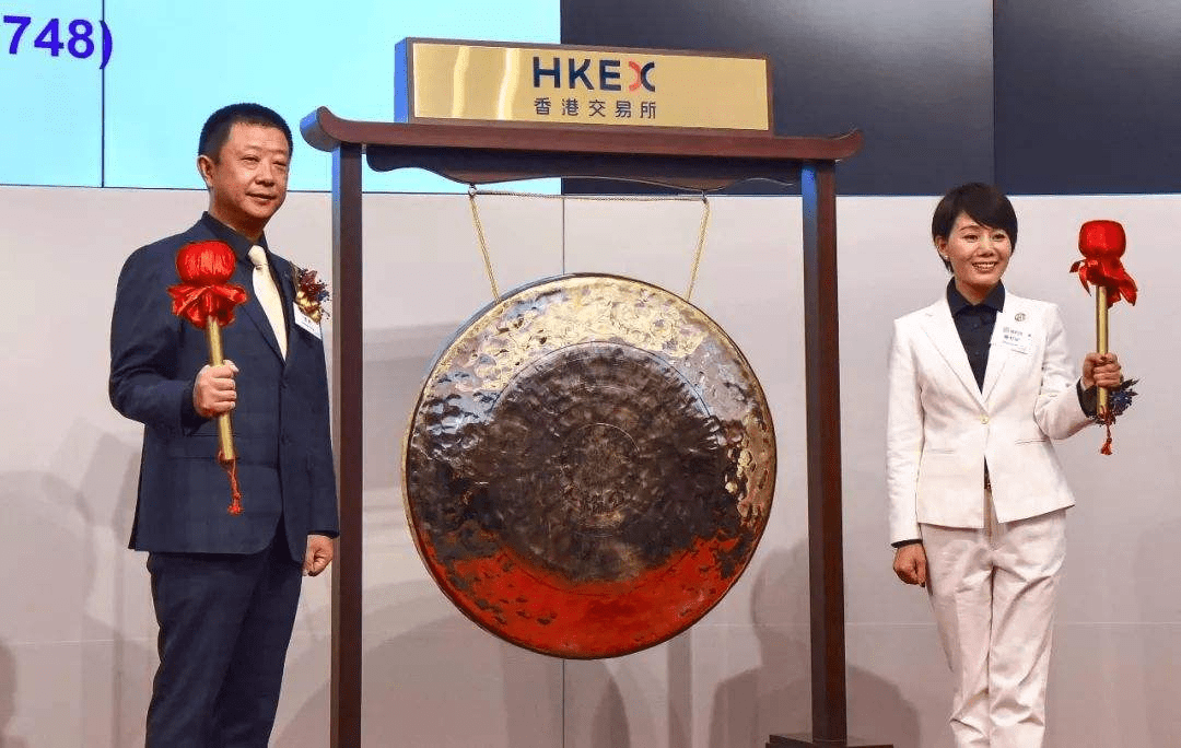 月給2900円のホールスタッフから資産2000億円の女性CEOに。火鍋チェーン「海底撈」、トップ交代で戦略転換 