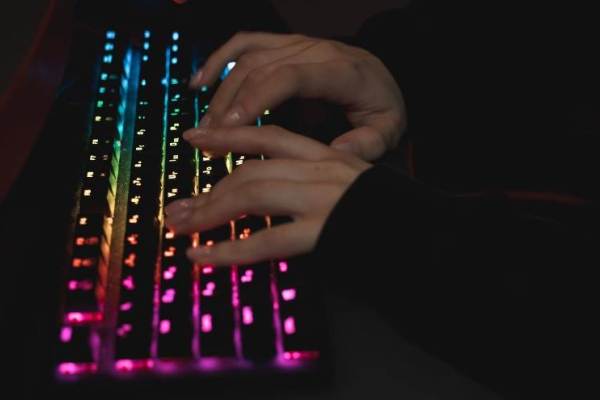 2022年、世界eスポーツの売り上げ1700億円超の見込み　シェアは中国がトップ