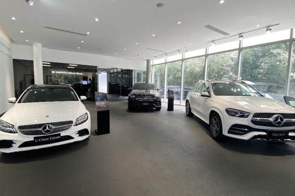 メルセデス・ベンツ、車両価格引き上げ　原料価格と輸送費上昇で