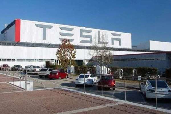 テスラ、22年1Qの出荷台数は過去最高に　上海工場の再開に期待