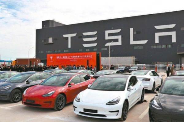 テスラ上海ギガファクトリー、操業再開を再延期　1万5000台以上を生産できず