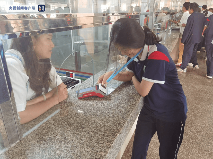 中国初のデジタル人民元と連動した「スマート学生証」、海南省の学校で運用開始